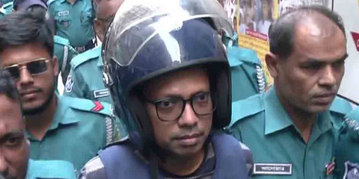 পলকের ফাঁসির দাবিতে আদালত চত্বরে স্লোগান, ডিম নিক্ষেপ