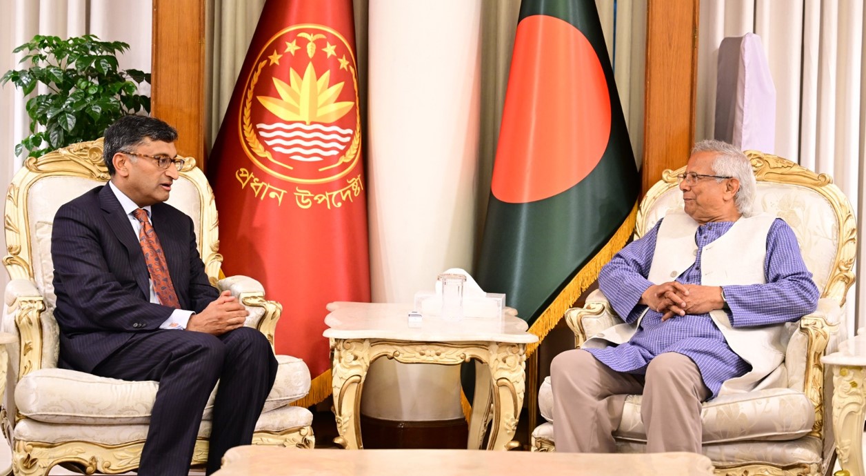 কানাডার সঙ্গে বিনিয়োগ সম্পর্ক জোরদারের আহ্বান প্রধান উপদেষ্টার