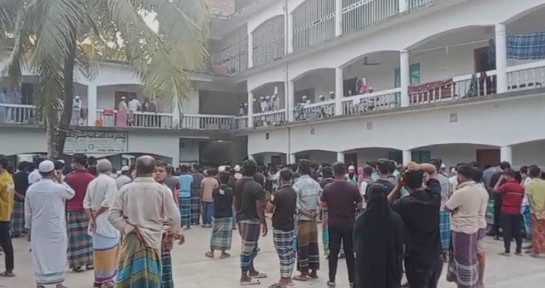 সোনাইমুড়ীতে মাদরাসায় ঘুমন্ত সহপাঠীকে গলা কেটে হত্যা