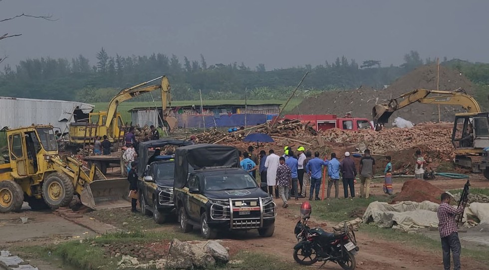 অবৈধ ইটভাটা ৪৯টি, অভিযানে গুঁড়িয়ে দেওয়া হলো দুইটি