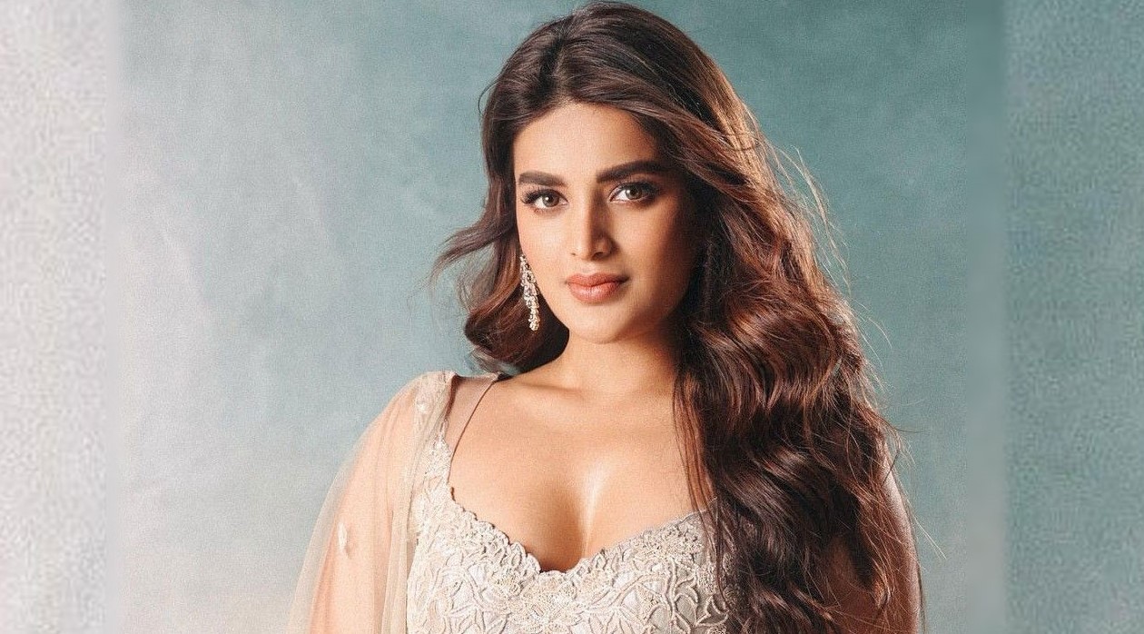 হেনস্তার শিকার অভিনেত্রী নিধি আগারওয়াল 