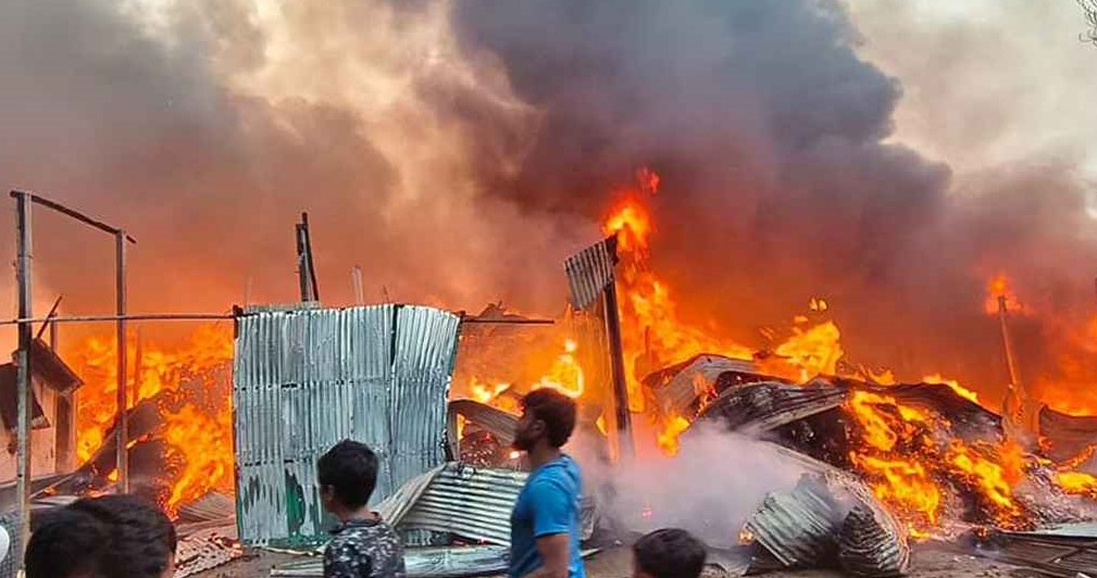 গাজীপুরে ঝুট গোডাউনে ভয়াবহ আগুন