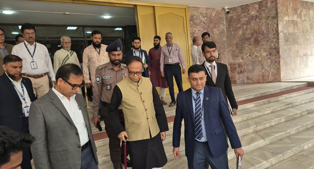 সরানোর খবরে কেন্দ্রীয় ব্যাংক ত্যাগ করলেন গভর্নর আহসান এইচ মনসুর