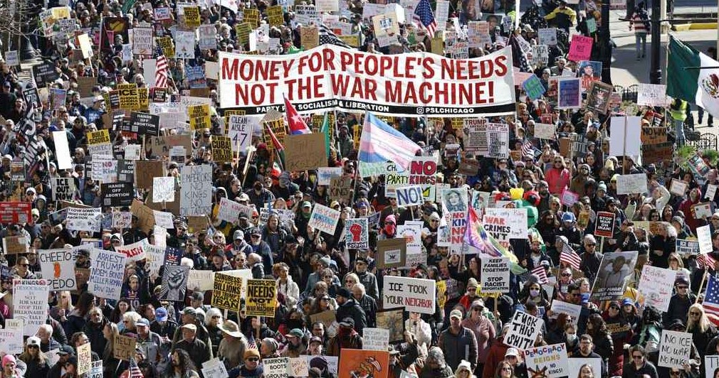 বিক্ষোভে ফুঁসছে যুক্তরাষ্ট্র, ৮০ লাখ কণ্ঠে ট্রাম্প হঠানোর ডাক