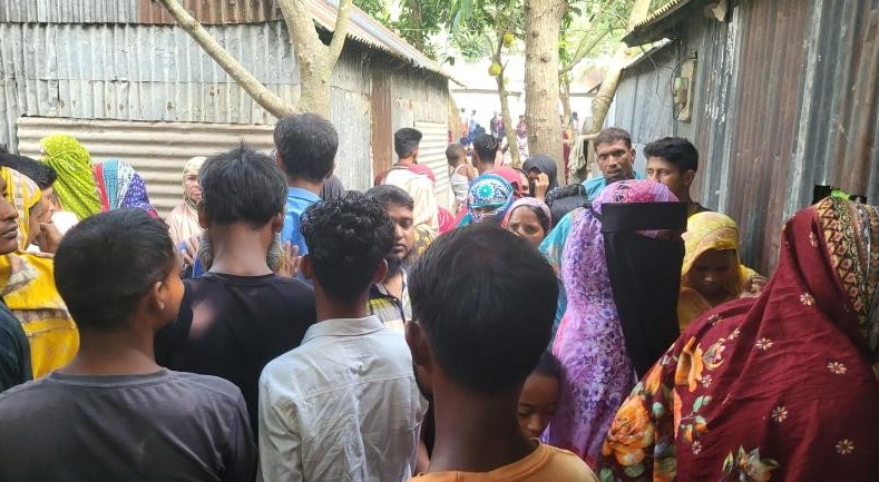 মায়ের রক্তাক্ত লাশের পাশে কাঁদছিল শিশু, হাসপাতালে ঘাতক বাবা