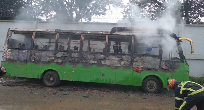 পল্লবীতে পার্কিং করা বাসে আগুন