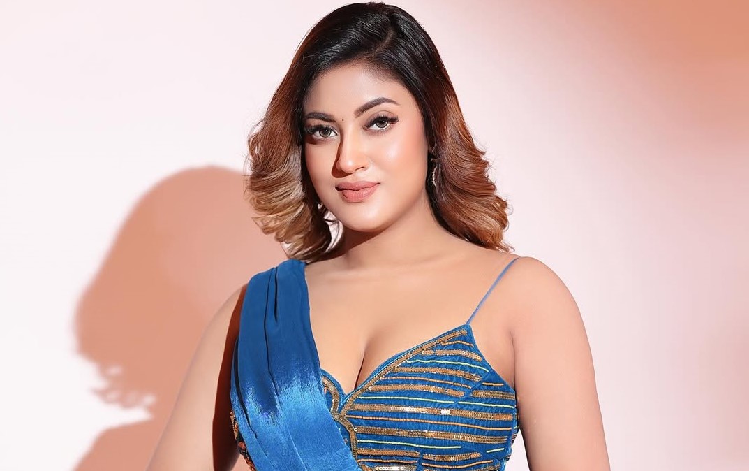 দ্বীনের পথে চলবেন জানিয়ে মৌ খানের পোস্ট, পরে ডিলিট!