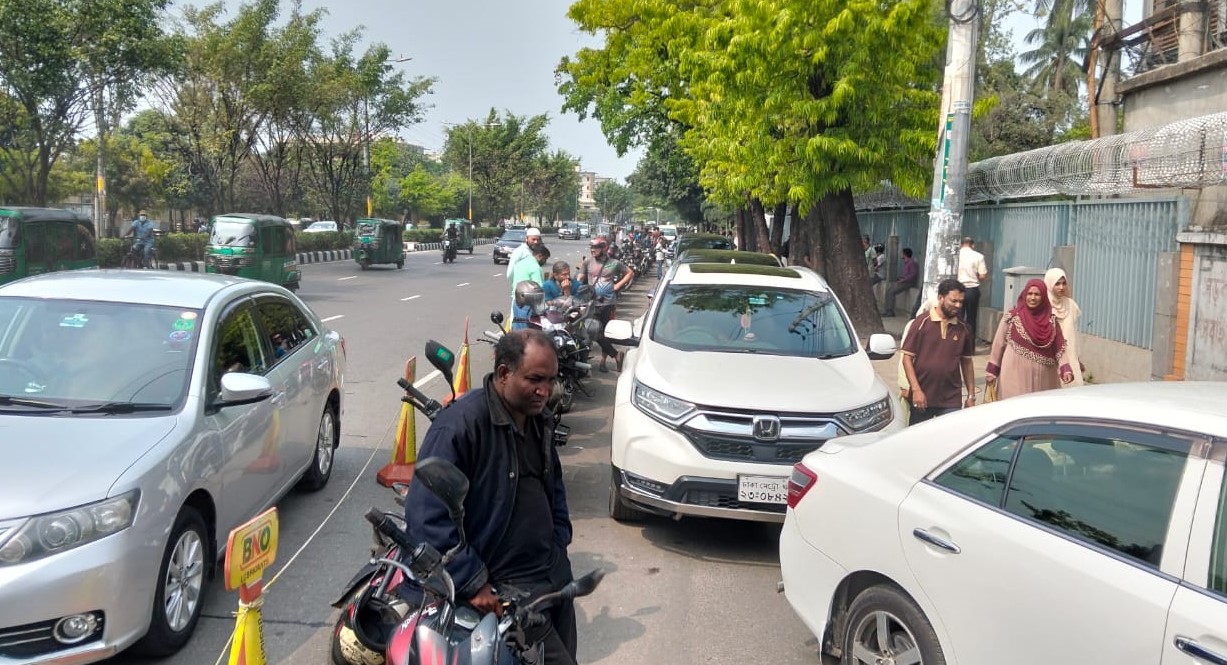 পাম্পে ঢুকলেই লেখা ‘অকটেন নাই’