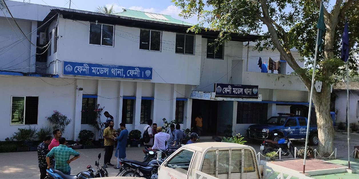 ফেনীতে সমন্বয়ক পরিচয়ে ঘরে ঢুকে চাঁদাবাজির চেষ্টা