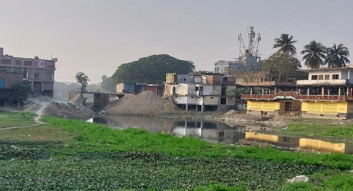 দখল দূষণে মরতে বসেছে নড়াইলের চিত্রা নদী