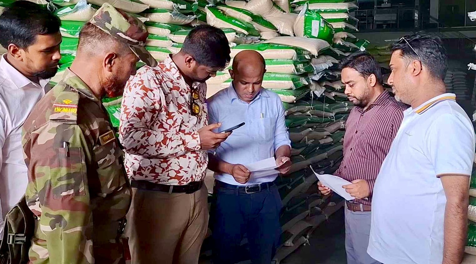 নওগাঁয় অবৈধভাবে ধান-চাল মজুদ, ৬ প্রতিষ্ঠানকে জরিমানা