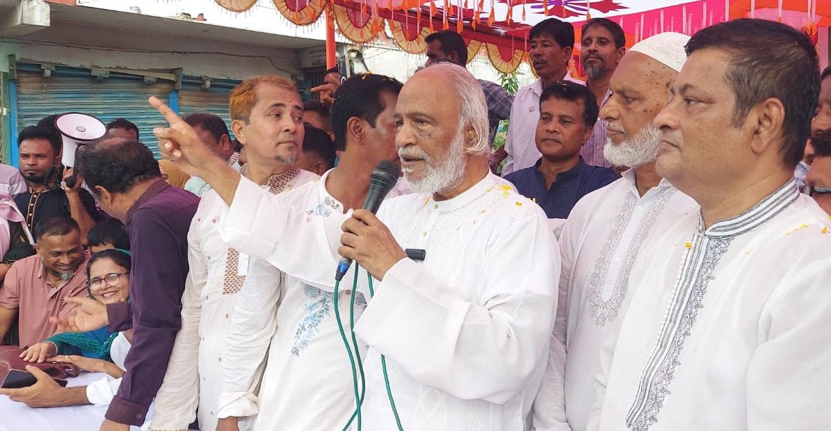 শতশত কোটি টাকা লুটপাট করে দেশকে দেউলিয়া করে দিয়েছে আ.লীগ: মঈন খান