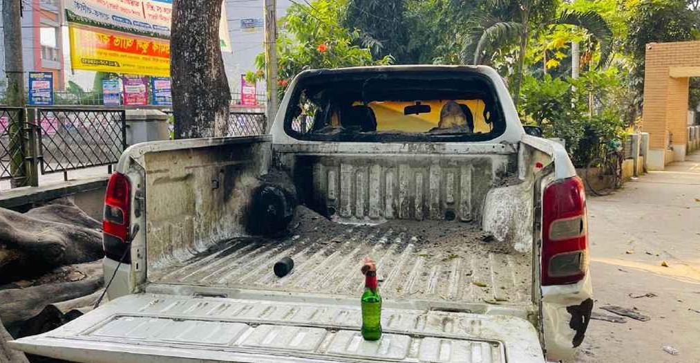 গোপালগঞ্জে গণপূর্ত বিভাগ ও গ্রামীণ ব্যাংকে পেট্রোল বোমা নিক্ষেপ