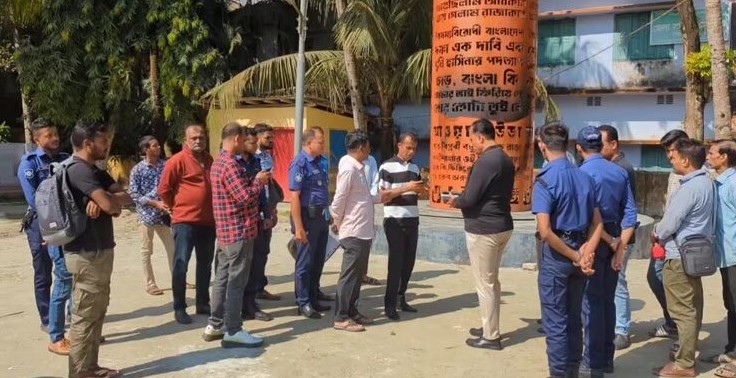 পিরোজপুরে জুলাই স্মৃতিস্তম্ভে অগ্নিসংযোগ