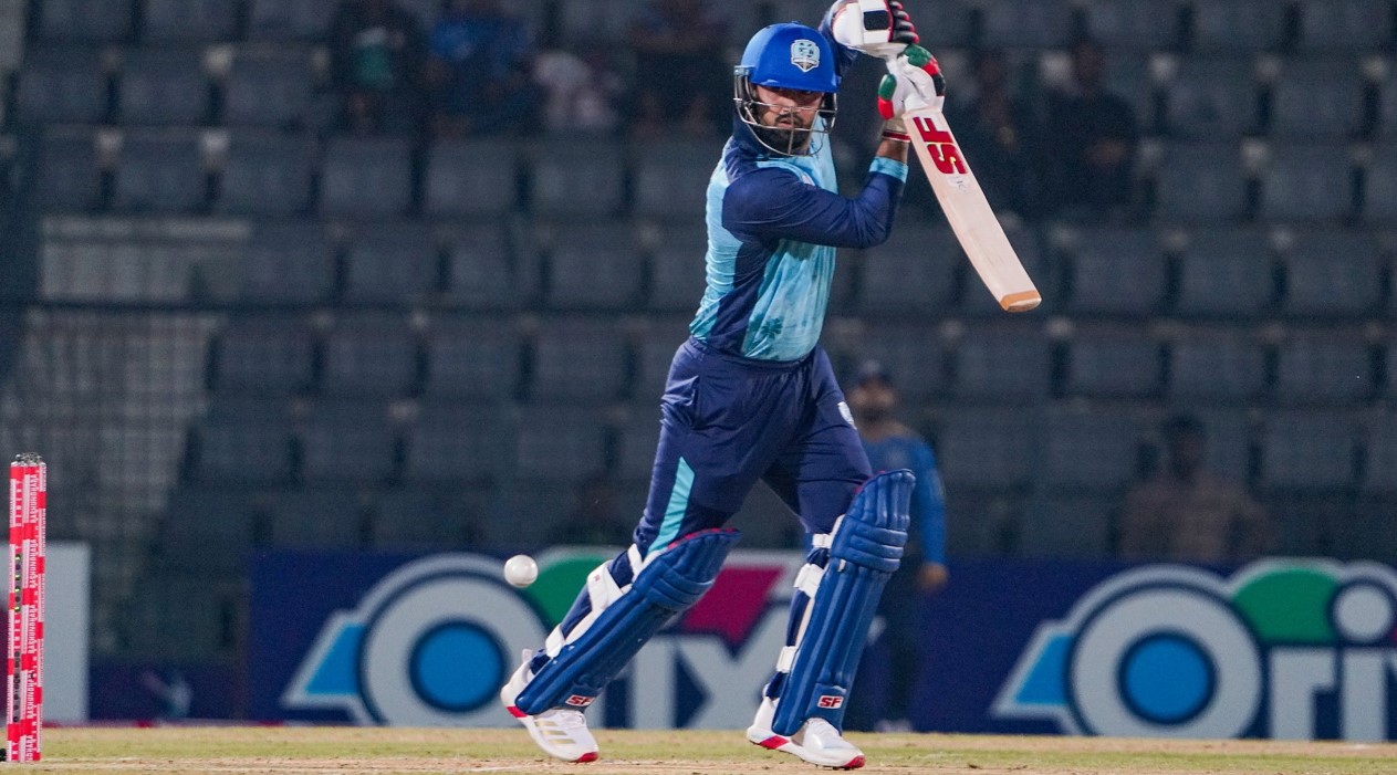 অভিষেকেই নবীর ছেলের ব্যাটে ঝড়, রেকর্ড সংগ্রহ নোয়াখালীর