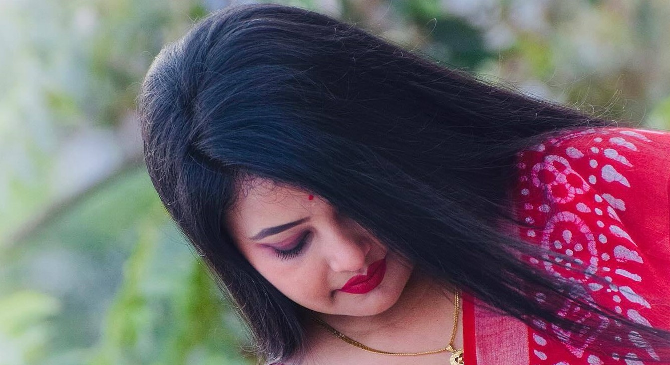 ঘন ও ঝলমলে চুল পেতে করণীয়