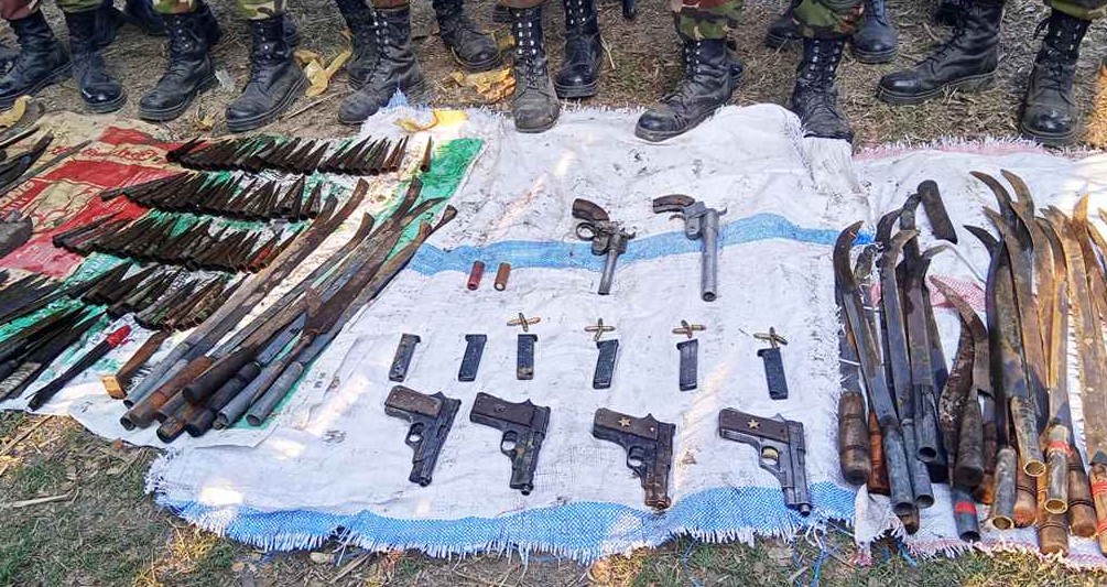 পুকুরে লুকানো ছিল বিপুল অস্ত্র-গুলি, পানি সেচে উদ্ধার