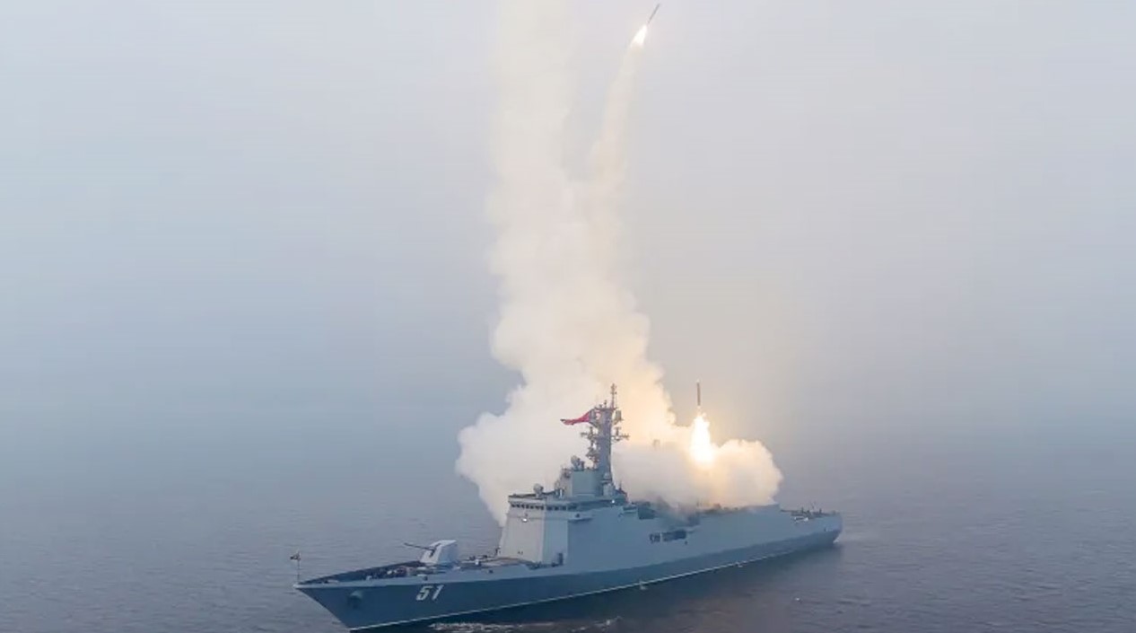 নতুন ডেস্ট্রয়ার জাহাজ থেকে ক্রুজ ক্ষেপণাস্ত্র ছুড়লেন কিম