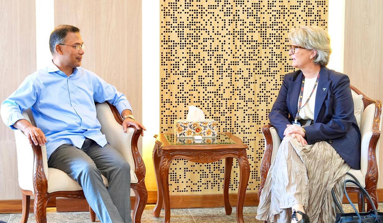 প্রধানমন্ত্রীর সঙ্গে সাক্ষাৎ করেছেন টেলিনর গ্রুপের প্রেসিডেন্ট