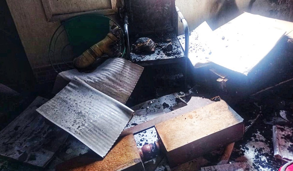 বাজিতপুরে মুক্তিযোদ্ধার বাড়িতে আগুন, ভয়ে স্ত্রীর মৃত্যু