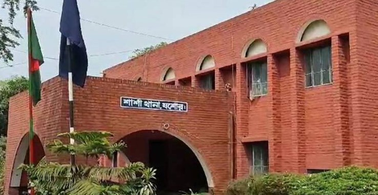 ইফতারের সময় মসজিদে কোপানো হলো ৪ মুসল্লিকে