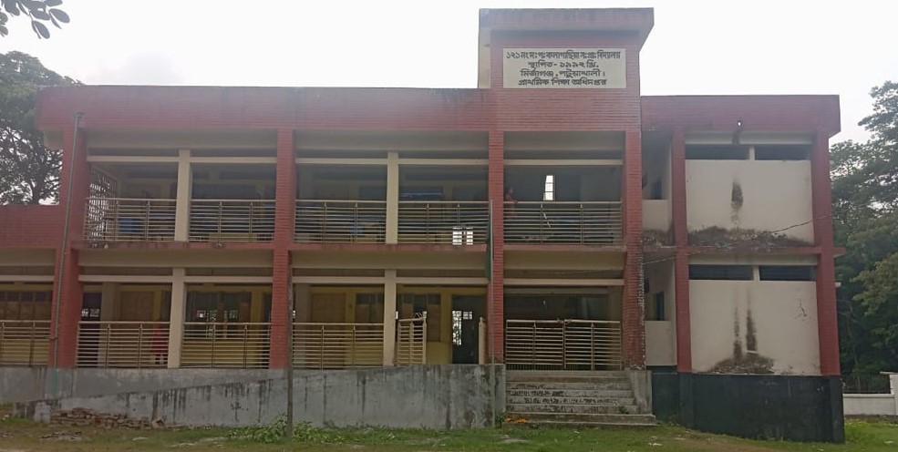 মির্জাগঞ্জে ৬ শিক্ষকের ৭ শিক্ষার্থী