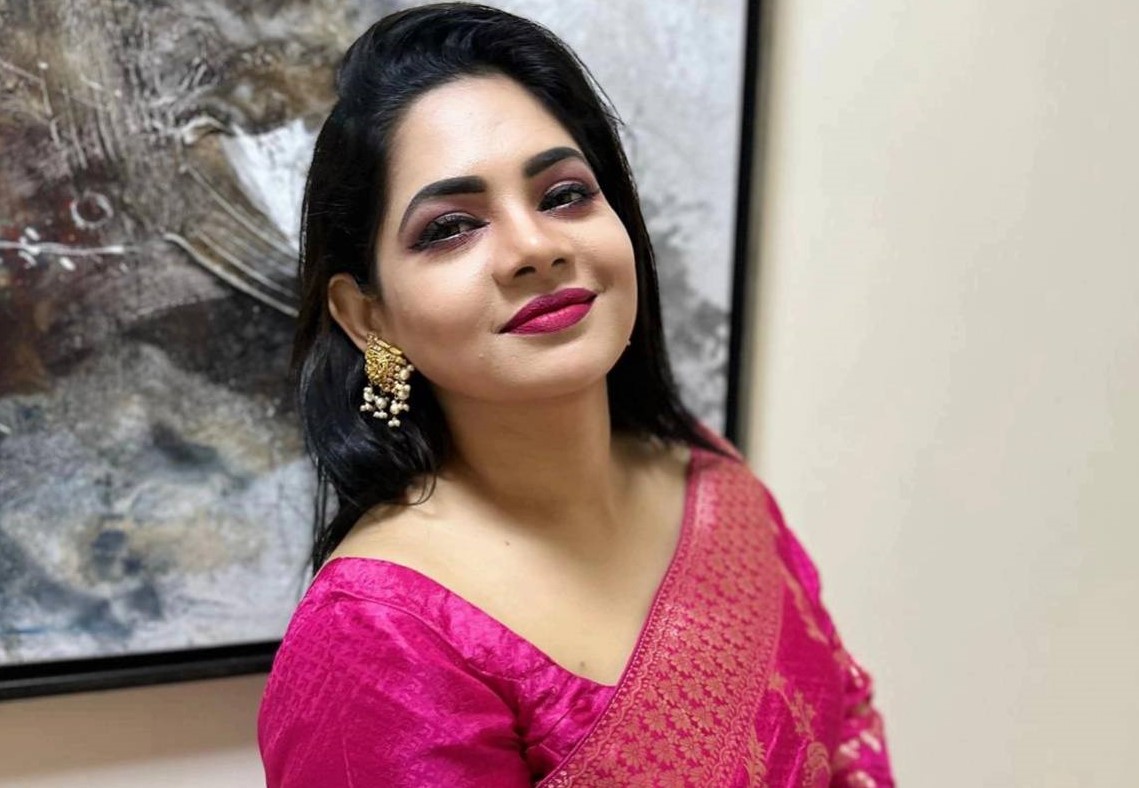 গরমে হালকা সাজ সজ্জায় প্রশান্তি