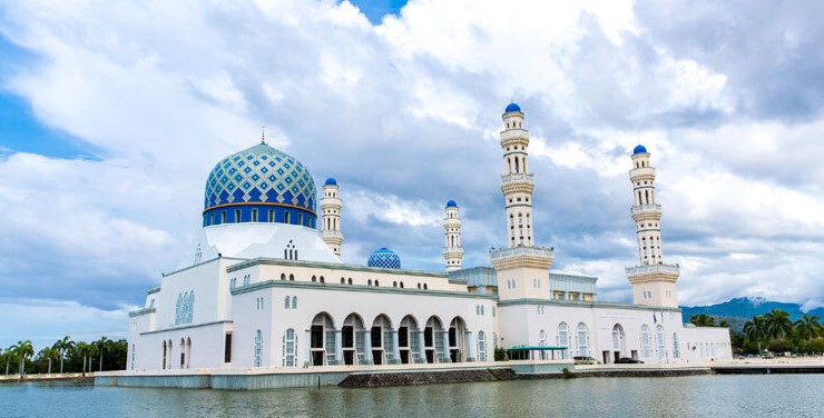 যে কারণে জুমার নামাজ একা আদায় করা যায় না 