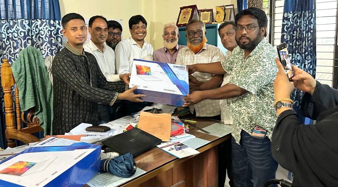 বাঞ্ছারামপুরে ৭৮টি প্রাথমিক বিদ্যালয়ে ল্যাপটপ বিতরণ