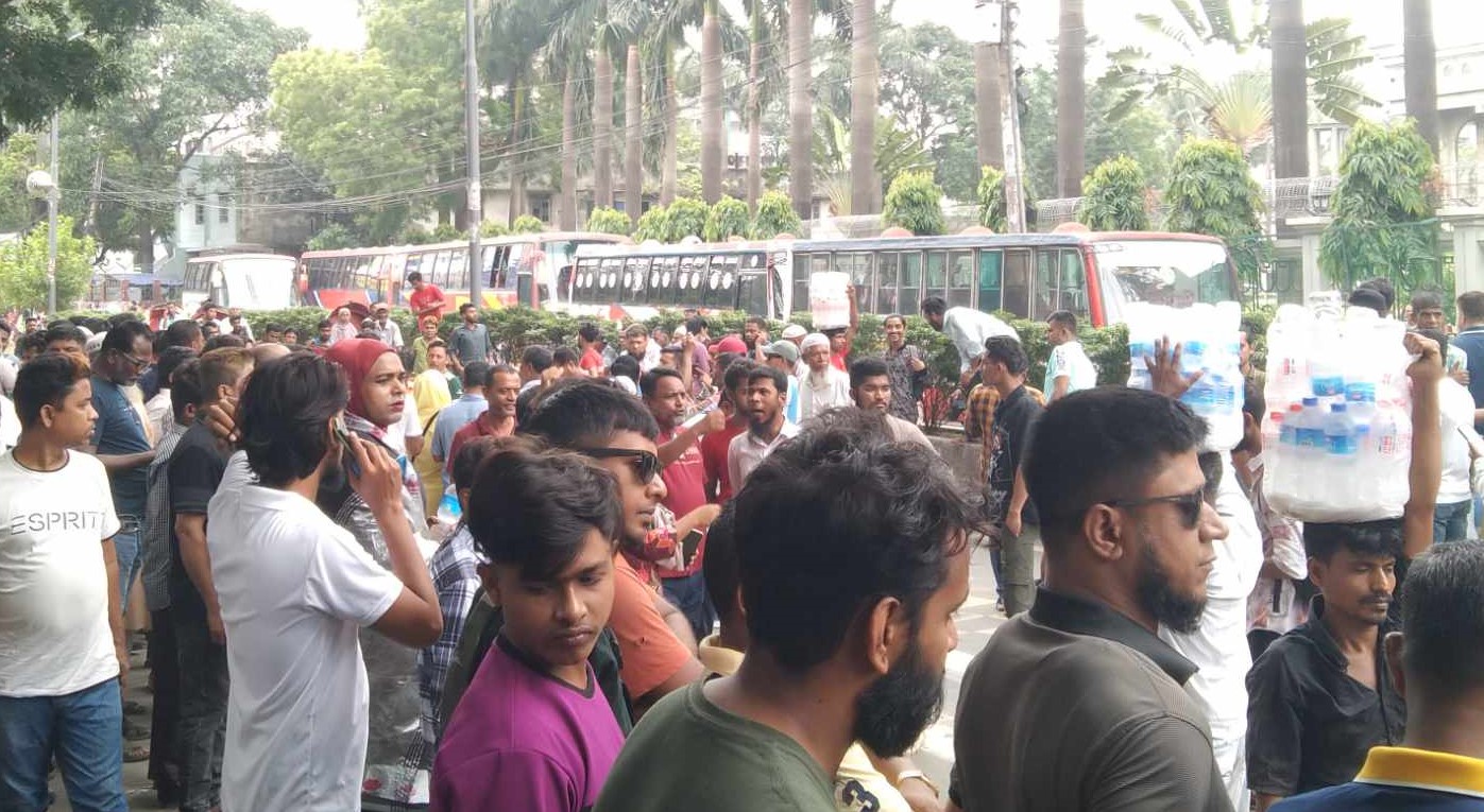 আবারও নগরভবনে ইশরাকপন্থিরা, বন্ধ প্রধান ফটক