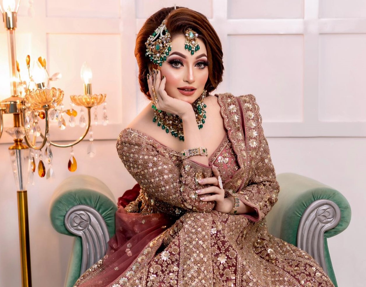 শাড়িতে নারীর সৌন্দর্য