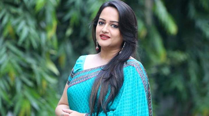 ৬ বছর পর ঈশিতার নতুন গান ‘রুপোর ঝলক’