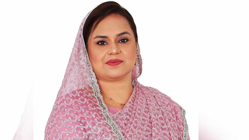 দুর্গাপুর উপজেলার সাবেক চেয়ারম্যান ঝুমাসহ গ্রেফতার ৭