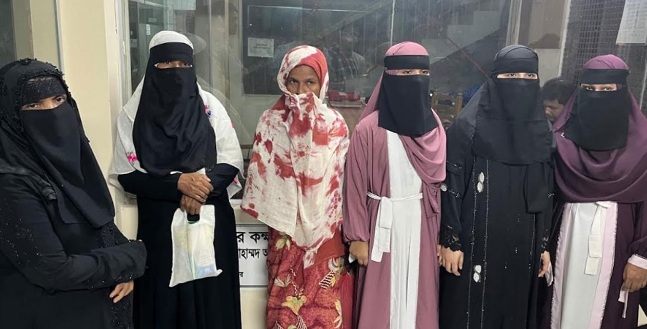 উখিয়ায় অবৈধভাবে ক্যাম্পের বাইরে বাস করা ১৮ রোহিঙ্গা আটক