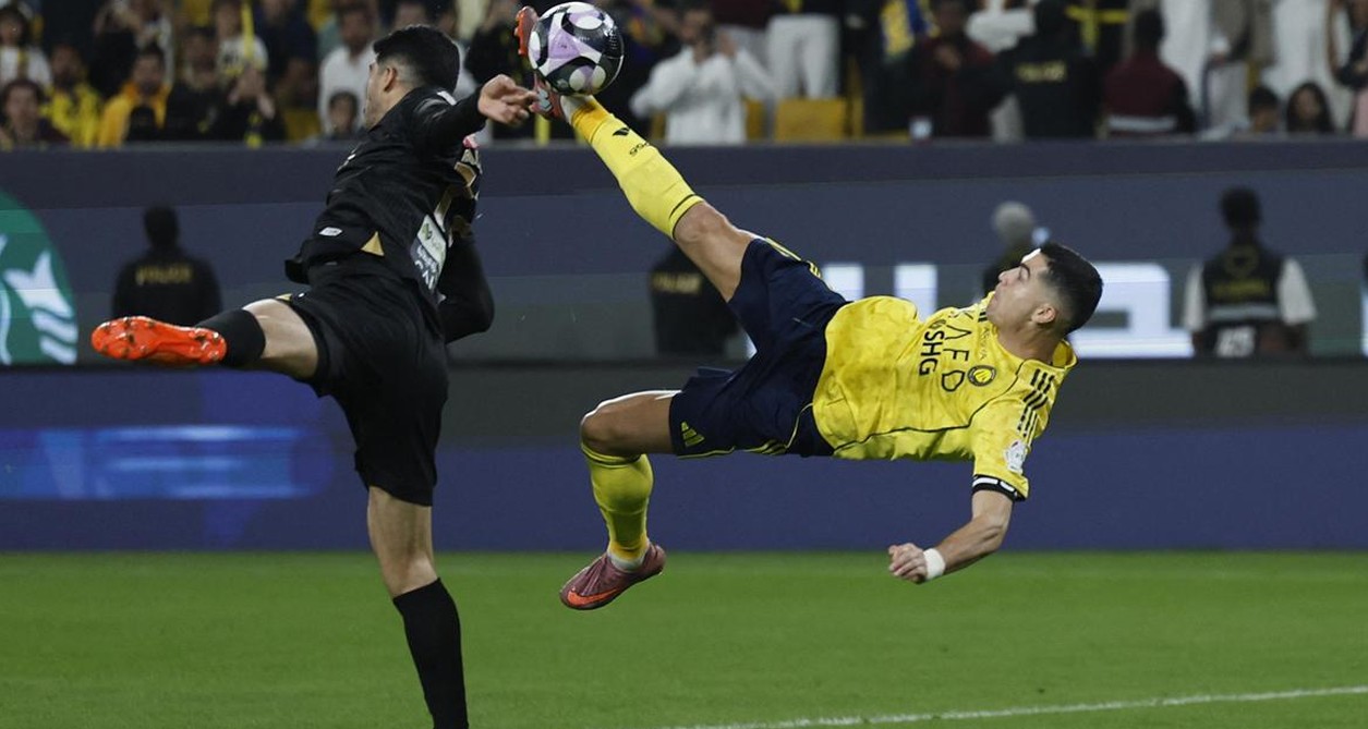 সাত বছর পেছনে ফেরাল রোনালদোর বাইসাইকেল কিক গোল