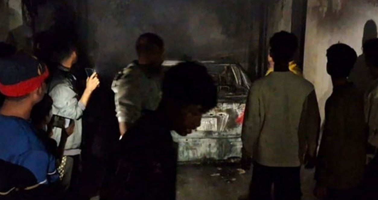 চট্টগ্রামে জাতীয় পার্টির সাবেক এমপি আনিসুল ইসলামের বাড়িতে আগুন