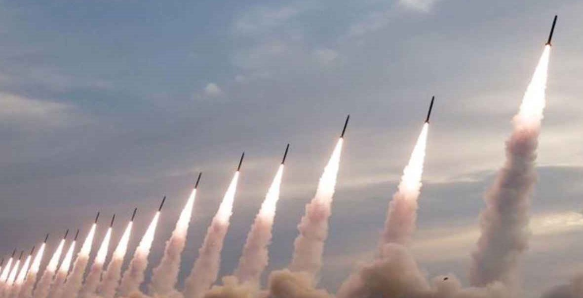 ইসরায়েলে ৪০০ ব্যালিস্টিক ক্ষেপণাস্ত্র ছুড়েছে ইরান