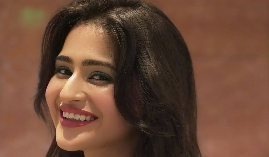 পাতলা চুল ঘন দেখানোর কৌশল