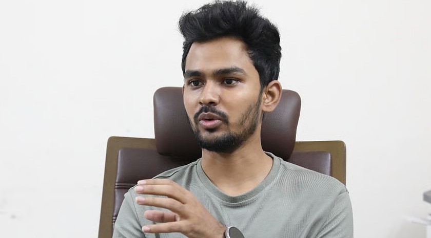 ভোররাতে হাঁসের মাংস খেতে নীলা মার্কেটে যান উপদেষ্টা আসিফ মাহমুদ