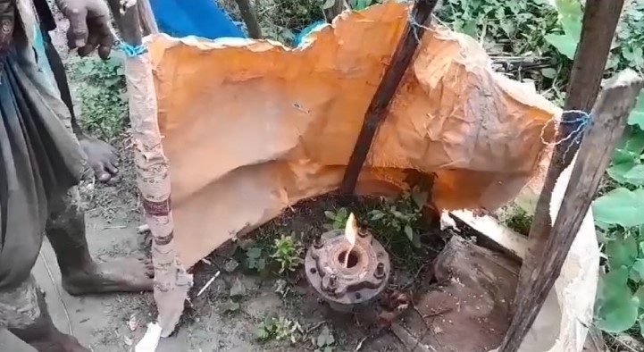 বোরহানউদ্দিনে নলকূপ খনন করলেই বেরিয়ে আসছে গ্যাস