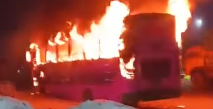 গাজীপুরে দুর্বৃত্তের আগুনে পুড়লো বাস