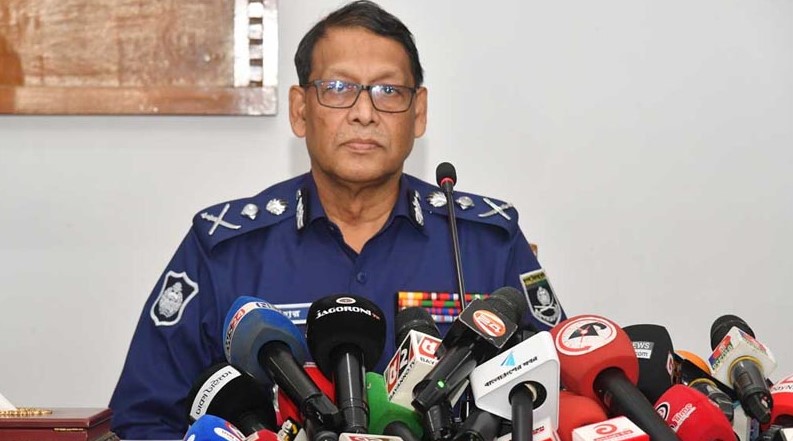 আইজিপি বাহারুলের বরখাস্ত চেয়ে প্রধান উপদেষ্টার কাছে আবেদন