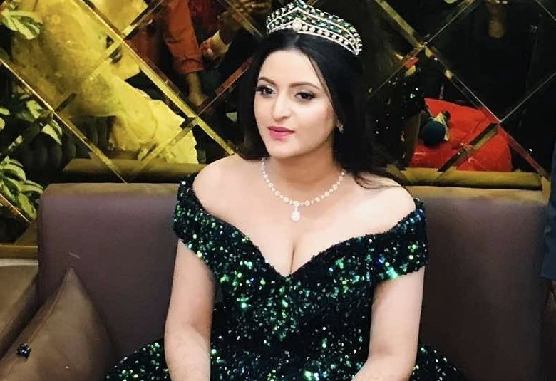 পার্লার উদ্বোধনে গিয়ে বিতর্কে পরীমণি