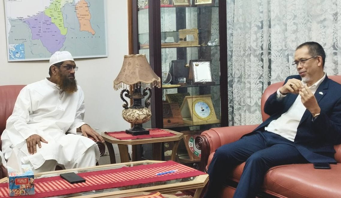 ব্রুনেই রাষ্ট্রদূতের সাথে আমীরে মজলিসের সৌজন্য সাক্ষাৎ