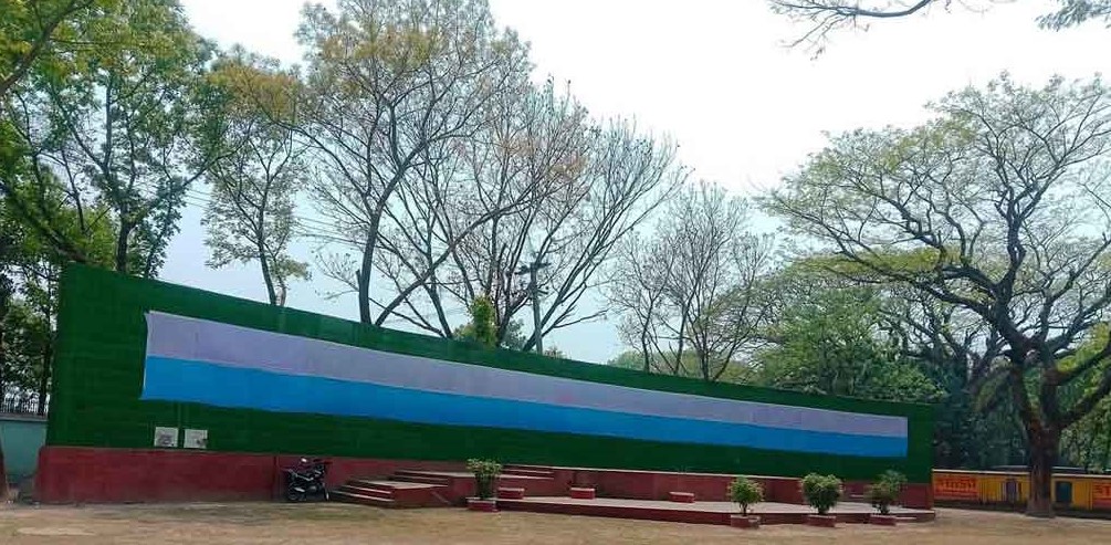 মুক্তিযুদ্ধের ম্যুরাল ঢেকে দেওয়ায় লালমনিরহাটে প্রতিবাদ