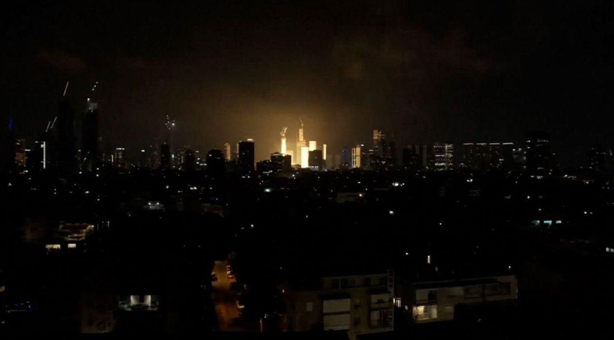 ইসরায়েলের একাধিক ভবনে ইরানের মিসাইল হামলা
