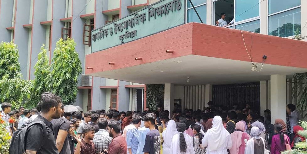 শিক্ষা উপদেষ্টার পদত্যাগের দাবি