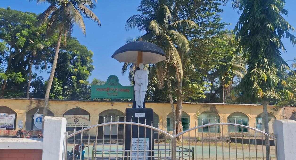 শতবর্ষী কলেজে ঝুঁকিপূর্ণ ভবনে চলছে ১১ হাজার শিক্ষার্থীর পাঠদান