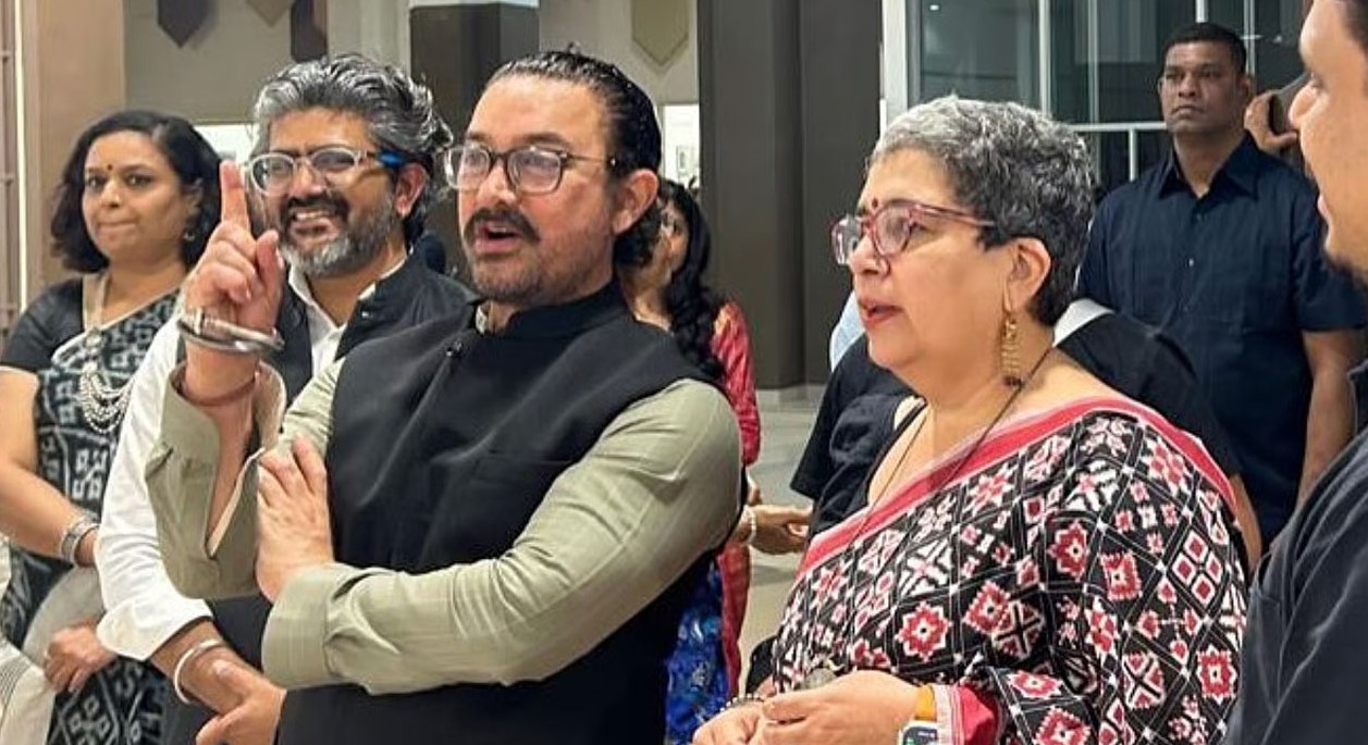 প্রাক্তন স্ত্রীকে চমকে দিলেন আমির খান