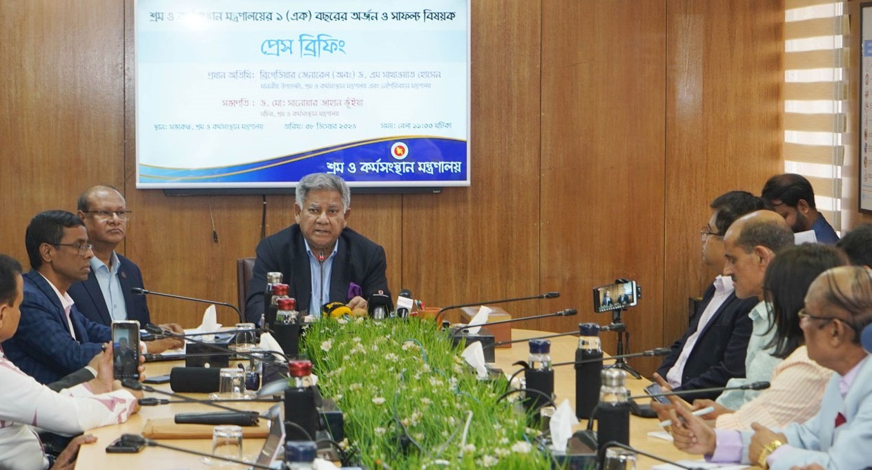 বন্দরে প্রতিটি জায়গায় চাঁদাবাজি, প্রতিদিন ওঠে দুই-আড়াই কোটি